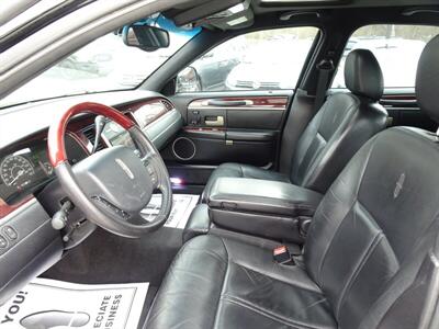 2005 Lincoln Town Car Signature Limited  Presidential Town Sedan - Photo 25 - Cincinnati, OH 45255