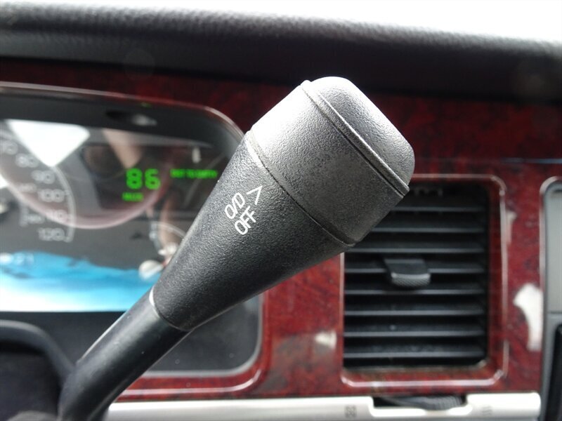 2005 Lincoln Town Car Signature Limited Presidential Town Sedan - Photo 44 - Cincinnati, OH 45255