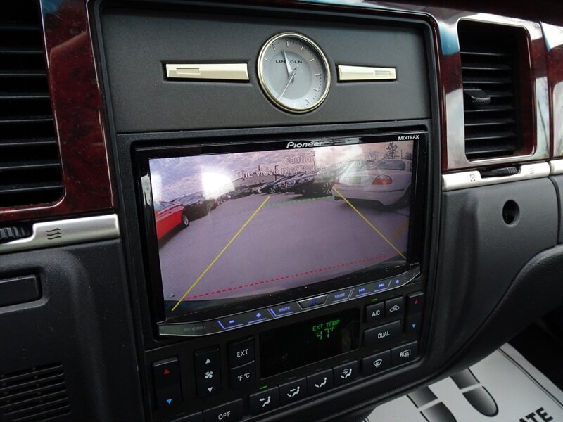 2005 Lincoln Town Car Signature Limited Presidential Town Sedan - Photo 47 - Cincinnati, OH 45255