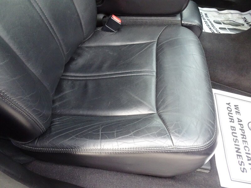 2005 Lincoln Town Car Signature Limited Presidential Town Sedan - Photo 30 - Cincinnati, OH 45255