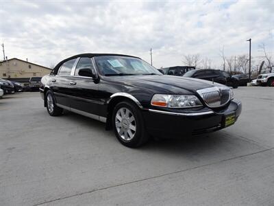 2005 Lincoln Town Car Signature Limited  Presidential Town Sedan - Photo 2 - Cincinnati, OH 45255
