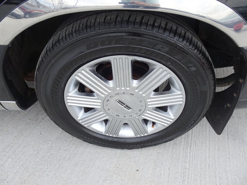 2005 Lincoln Town Car Signature Limited Presidential Town Sedan - Photo 56 - Cincinnati, OH 45255