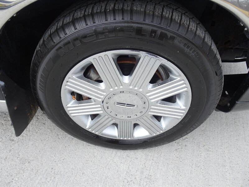 2005 Lincoln Town Car Signature Limited Presidential Town Sedan - Photo 58 - Cincinnati, OH 45255