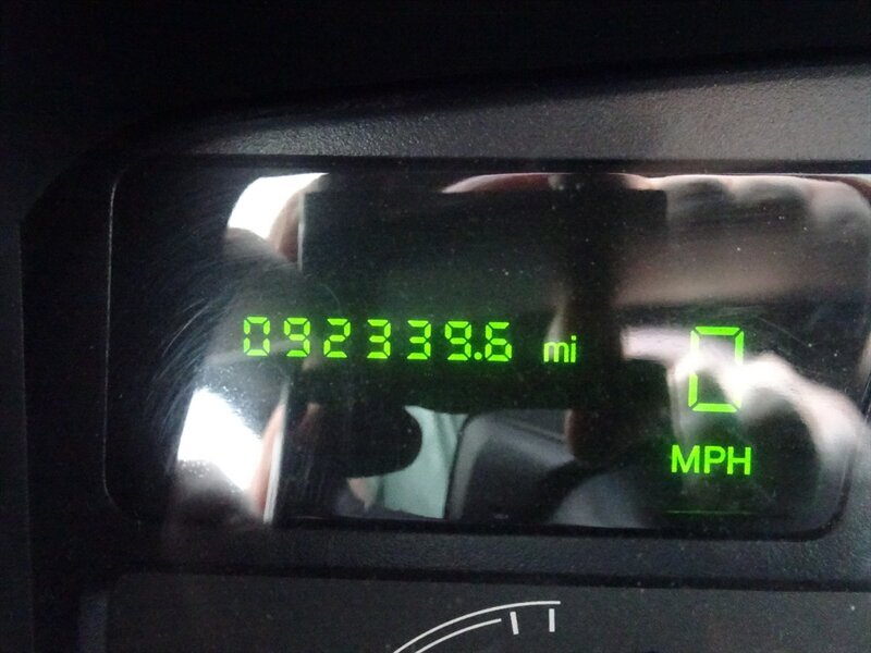 2005 Lincoln Town Car Signature Limited Presidential Town Sedan - Photo 35 - Cincinnati, OH 45255