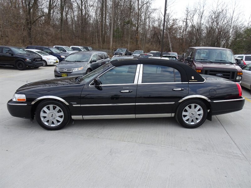 2005 Lincoln Town Car Signature Limited Presidential Town Sedan - Photo 13 - Cincinnati, OH 45255