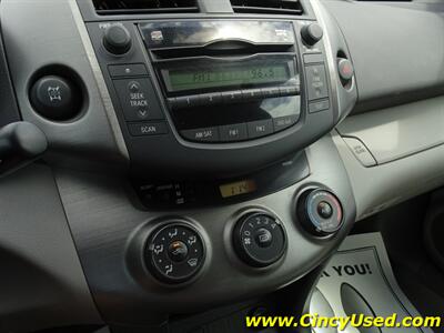 2011 Toyota RAV4   - Photo 15 - Cincinnati, OH 45255