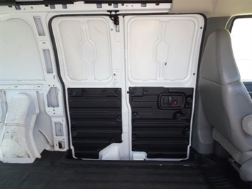 2003 Chevrolet Express Cargo 1500   - Photo 20 - Cincinnati, OH 45255