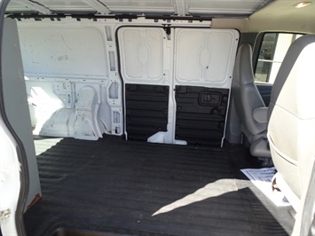 2003 Chevrolet Express Cargo 1500   - Photo 17 - Cincinnati, OH 45255