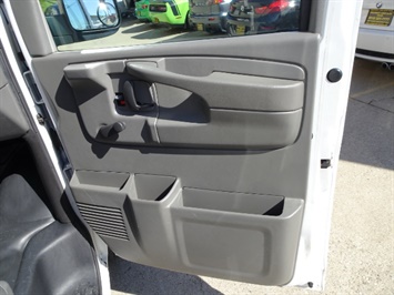 2003 Chevrolet Express Cargo 1500   - Photo 25 - Cincinnati, OH 45255
