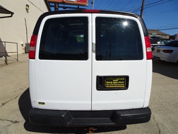2003 Chevrolet Express Cargo 1500   - Photo 4 - Cincinnati, OH 45255