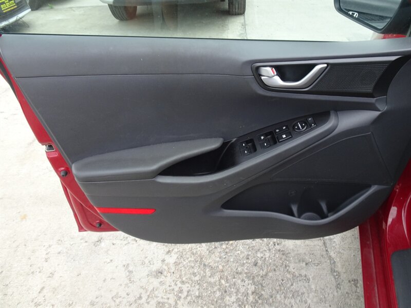 2019 Hyundai IONIQ Blue Hybrid 1.6L I4 FWD - Photo 21 - Cincinnati, OH 45255