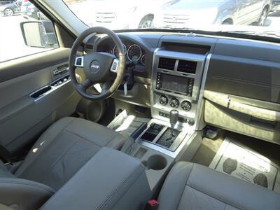 2010 Jeep Liberty Limited  3.7L V6 4X4 - Photo 13 - Cincinnati, OH 45255