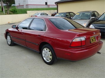 1996 Honda Accord   - Photo 4 - Cincinnati, OH 45255