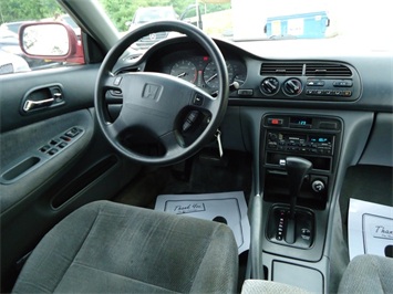 1996 Honda Accord   - Photo 7 - Cincinnati, OH 45255