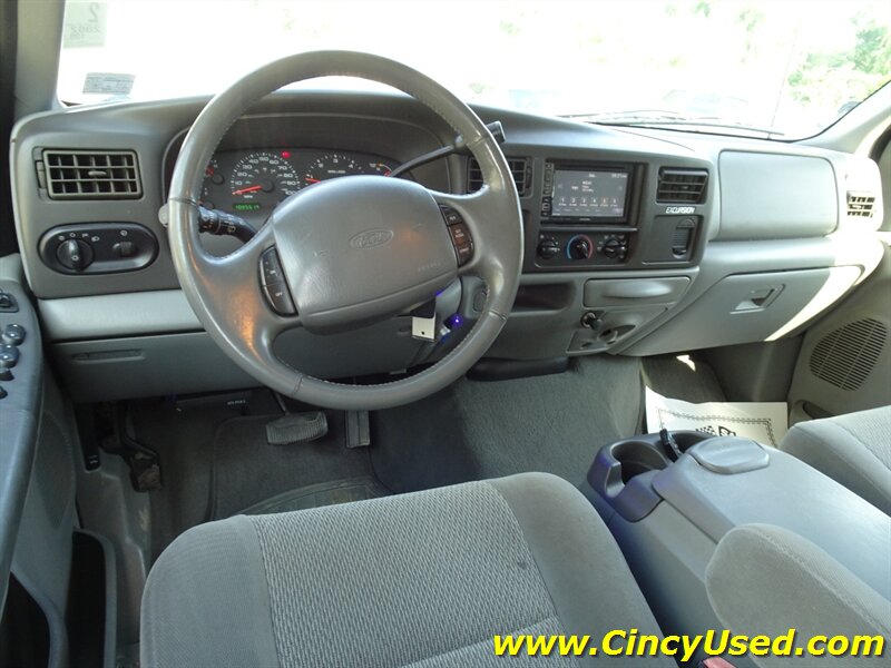 2002 Ford Excursion XLT - Photo 11 - Cincinnati, OH 45255
