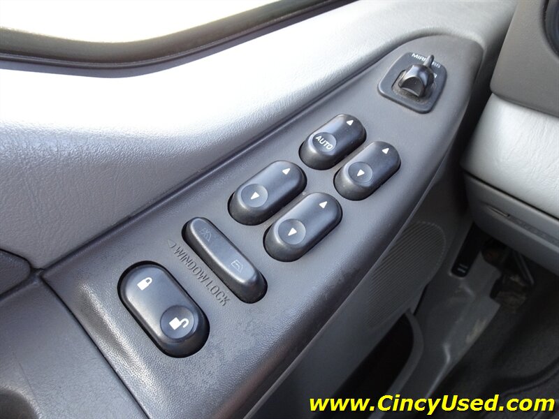2002 Ford Excursion XLT - Photo 24 - Cincinnati, OH 45255