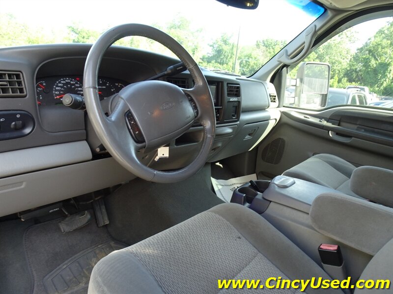 2002 Ford Excursion XLT - Photo 13 - Cincinnati, OH 45255