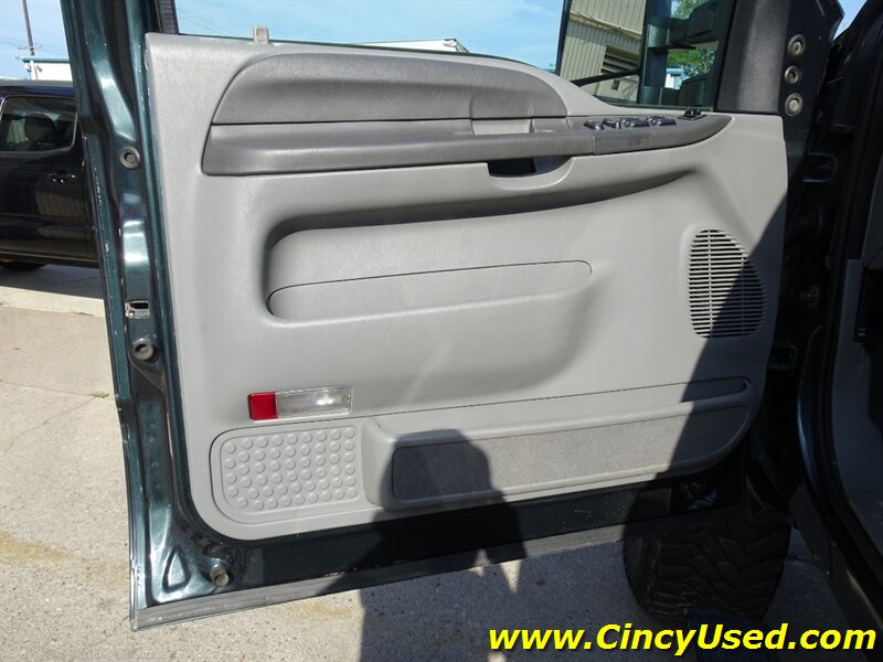 2002 Ford Excursion XLT - Photo 29 - Cincinnati, OH 45255