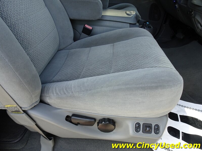 2002 Ford Excursion XLT - Photo 28 - Cincinnati, OH 45255