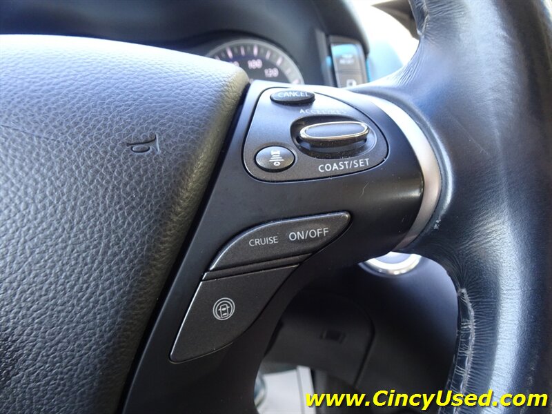 2015 INFINITI Q70 L  5.6L V8 AWD - Photo 25 - Cincinnati, OH 45255