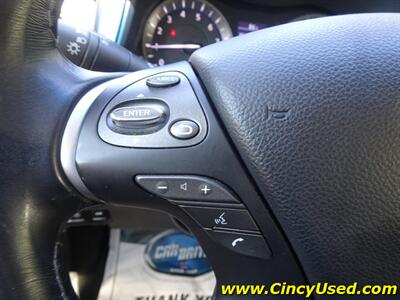 2015 INFINITI Q70 L  5.6L V8 AWD - Photo 24 - Cincinnati, OH 45255