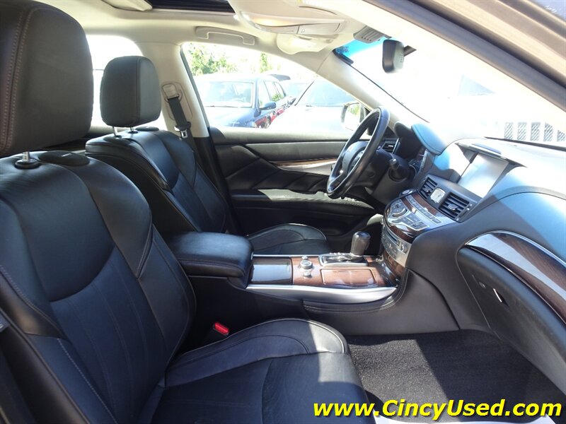 2015 INFINITI Q70 L  5.6L V8 AWD - Photo 15 - Cincinnati, OH 45255