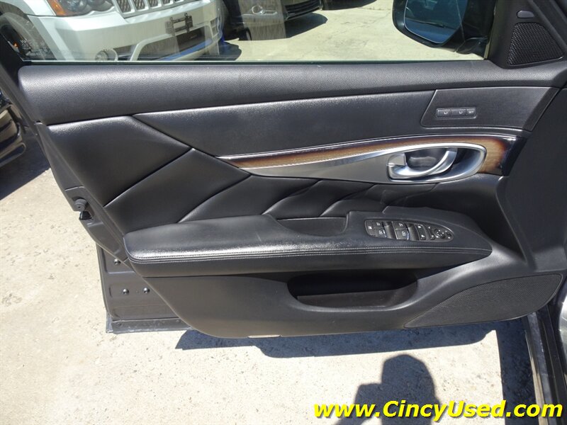 2015 INFINITI Q70 L  5.6L V8 AWD - Photo 29 - Cincinnati, OH 45255