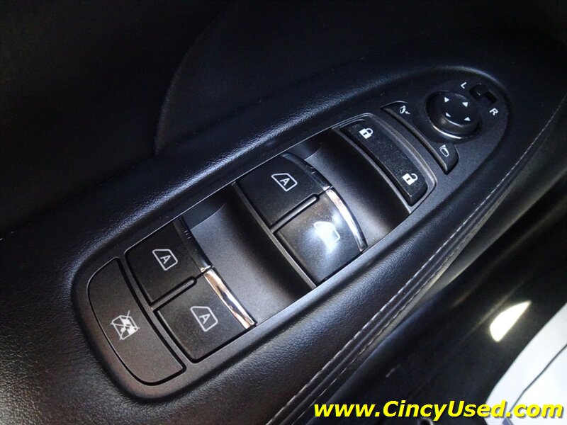 2015 INFINITI Q70 L  5.6L V8 AWD - Photo 23 - Cincinnati, OH 45255