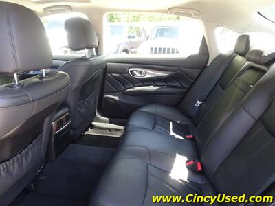 2015 INFINITI Q70 L  5.6L V8 AWD - Photo 12 - Cincinnati, OH 45255