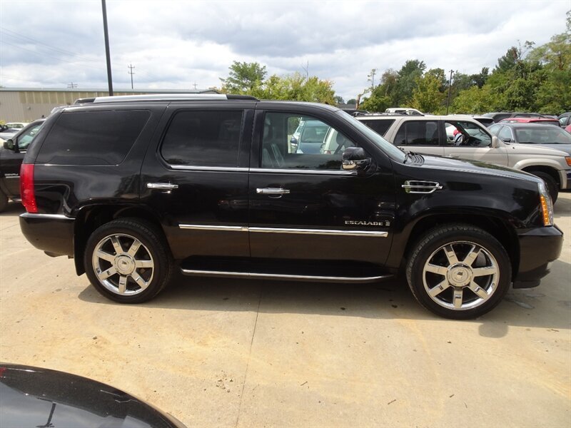 2008 Cadillac Escalade   - Photo 2 - Cincinnati, OH 45255