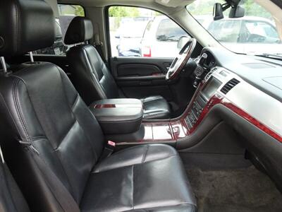 2008 Cadillac Escalade   - Photo 8 - Cincinnati, OH 45255
