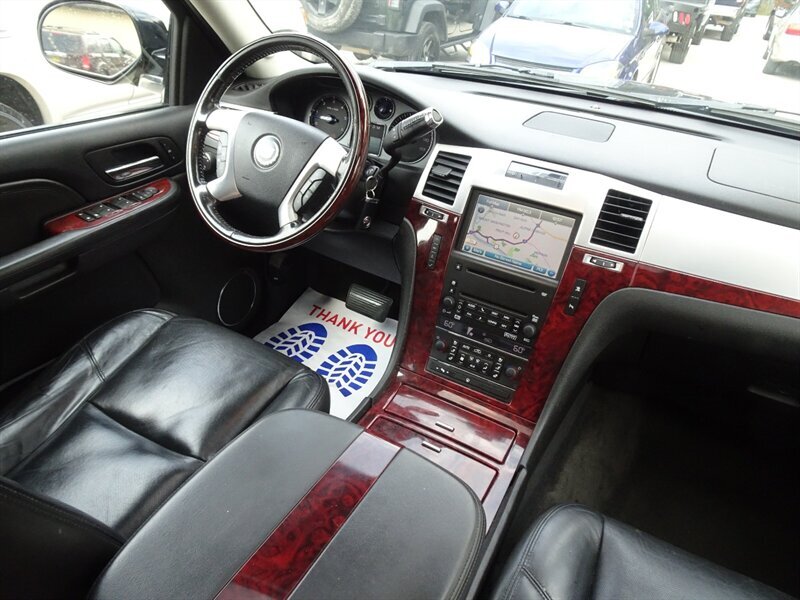 2008 Cadillac Escalade   - Photo 7 - Cincinnati, OH 45255