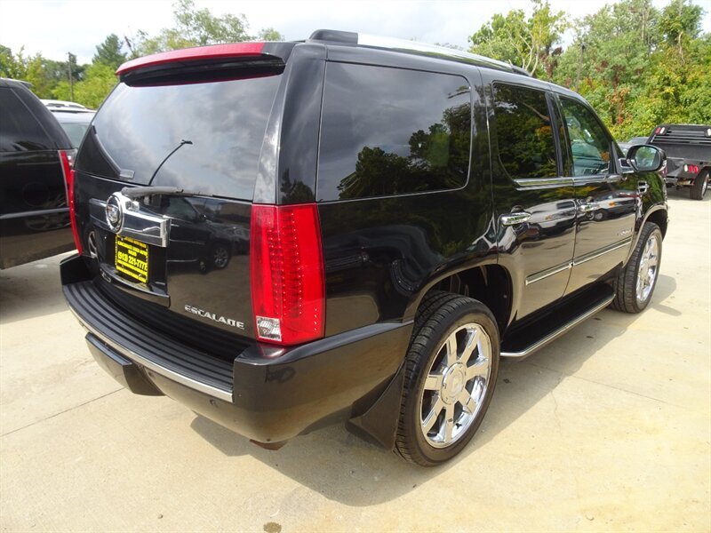 2008 Cadillac Escalade   - Photo 5 - Cincinnati, OH 45255