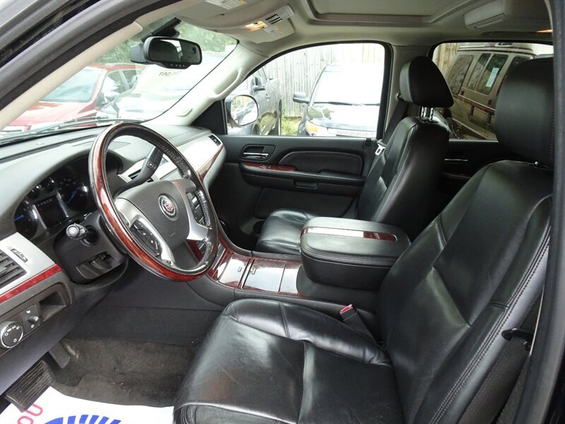 2008 Cadillac Escalade   - Photo 12 - Cincinnati, OH 45255