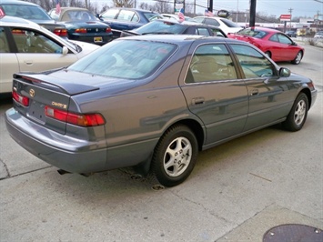 1997 Toyota Camry LE   - Photo 4 - Cincinnati, OH 45255