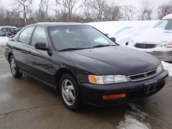 1997 Honda Accord LX   - Photo 1 - Cincinnati, OH 45255