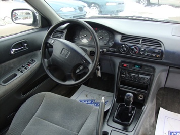 1997 Honda Accord LX   - Photo 7 - Cincinnati, OH 45255