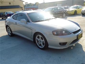 2005 Hyundai Tiburon GT   - Photo 1 - Cincinnati, OH 45255