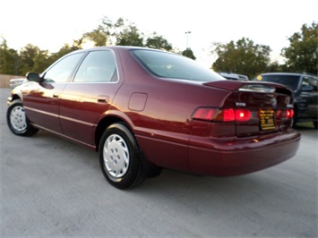 1999 Toyota Camry LE   - Photo 12 - Cincinnati, OH 45255