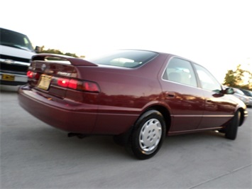 1999 Toyota Camry LE   - Photo 13 - Cincinnati, OH 45255