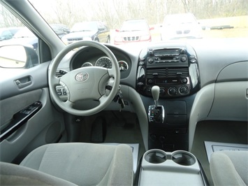 2004 Toyota Sienna CE   - Photo 14 - Cincinnati, OH 45255