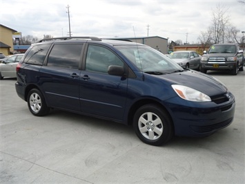 2004 Toyota Sienna CE   - Photo 1 - Cincinnati, OH 45255