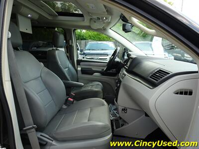 2012 Volkswagen Routan SEL  Handicap Van - Photo 21 - Cincinnati, OH 45255