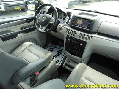 2012 Volkswagen Routan SEL  Handicap Van - Photo 20 - Cincinnati, OH 45255