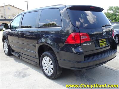 2012 Volkswagen Routan SEL  Handicap Van - Photo 10 - Cincinnati, OH 45255