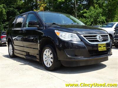 2012 Volkswagen Routan SEL  Handicap Van - Photo 5 - Cincinnati, OH 45255