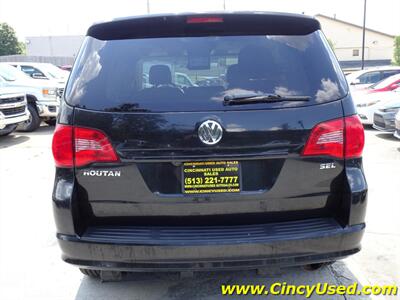 2012 Volkswagen Routan SEL  Handicap Van - Photo 9 - Cincinnati, OH 45255