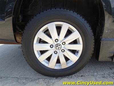 2012 Volkswagen Routan SEL  Handicap Van - Photo 38 - Cincinnati, OH 45255