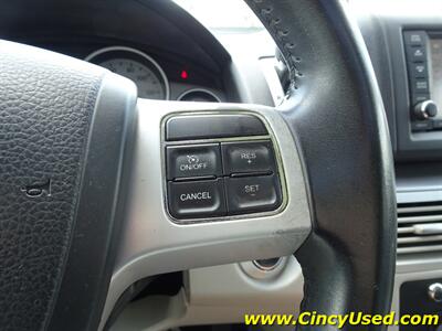 2012 Volkswagen Routan SEL  Handicap Van - Photo 28 - Cincinnati, OH 45255