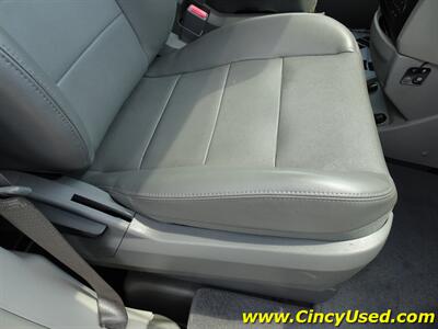 2012 Volkswagen Routan SEL  Handicap Van - Photo 34 - Cincinnati, OH 45255